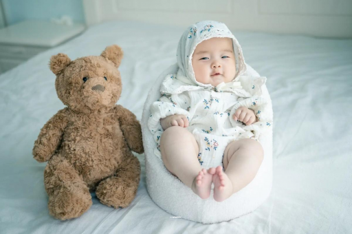 广西宝宝吃不饱母乳的症状